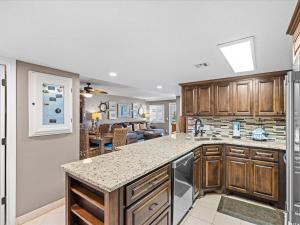 Holiday Surf and Racquet Unit 116