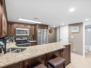 Holiday Surf and Racquet Unit 116