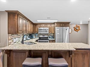 Holiday Surf and Racquet Unit 116