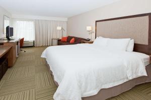 King Room with Sofa Bed and Study - Non-Smoking room in Hampton Inn Bremen