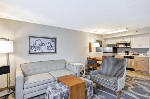 One-Bedroom Queen Suite - Non-Smoking room in Homewood Suites Boston Peabody