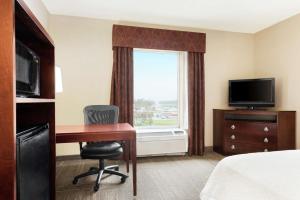 King Room with King Bed - Non-Smoking room in Hampton Inn & Suites Brunswick