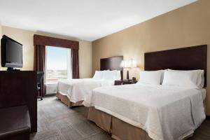 Double Room with Two Queen Beds and Bath Tub - Mobility Access room in Hampton Inn & Suites Brunswick