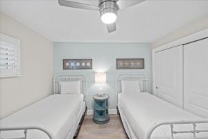 Holiday Surf and Racquet Unit 608