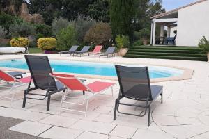 Maisons de vacances Villa l'ESTEL en campagne avec piscine aux portes de la Camargue et des Alpilles : photos des chambres