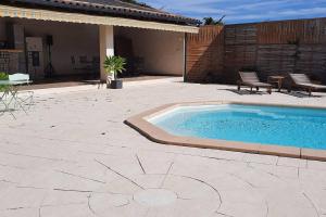 Maisons de vacances Villa l'ESTEL en campagne avec piscine aux portes de la Camargue et des Alpilles : photos des chambres