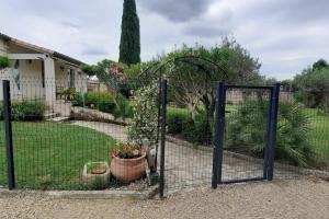 Villa lESTEL en campagne avec piscine privée proche Arles et Avignon