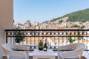 Triple Room with Balcony room in Hotel Kadmo by Aycon