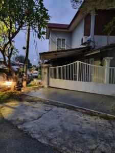 Landed Corner-Lot Townhouse Homestay GG Greenwood Gombak
