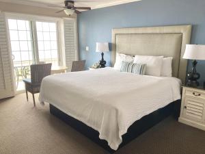  King Room Ocean View with Patio room in Sand Pebbles Inn