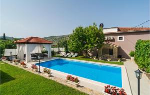 Three-Bedroom Apartment In Srinjine - 3hvězdičkové hotely ve městě Srinjine