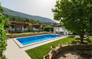 Three-Bedroom Apartment In Srinjine