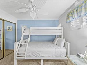 Holiday Surf and Racquet Unit 720