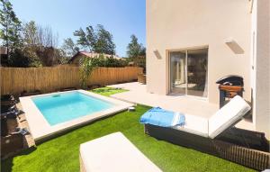 Maisons de vacances Stunning Home In Srignan With Outdoor Swimming Pool, Wifi And 4 Bedrooms : Maison de Vacances 4 Chambres