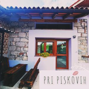 Pri Piskovih 