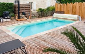 Maisons de vacances Stunning Home In Saint-just-luzac With Wifi, 2 Bedrooms And Outdoor Swimming Pool : Maison de Vacances 2 Chambres