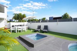 Noosa Parade Holiday Inn