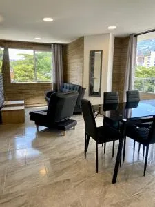 Apartamento con Excelente Ubicación en Envigado - Envigado