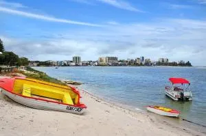Golden Beach Family & Friends Getaway ZC4 - Caloundra West