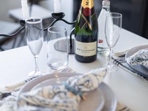 Explore BNE from our Cute 1-Bed Apartment in South Brisbane