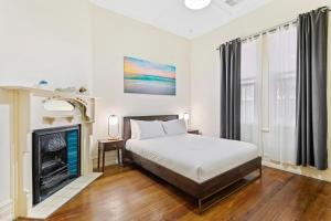 Belle Escapes - Glenelg Cottage by Marina