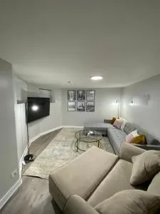 Stylish Urban Retreat 3 Bedroom Newly Remodeled - Grant Village