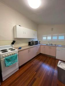 Keppel Cottage - 7 Limpus Avenue Keppel Sands