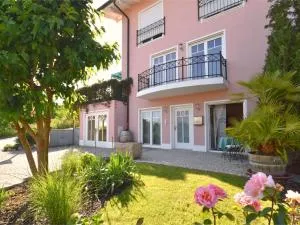 Lovely flat in Deggendorf with luxurious furnishings with southern flair - Grafling