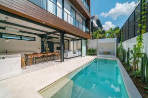 Villa Vantage 7 - Outstanding 3 BR Villa - Great Location!