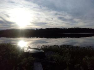 Kimppa-cabin Дом в лесу у озера