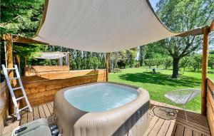 Maisons de vacances 3 Bedroom Gorgeous Home In Vallabregues : photos des chambres