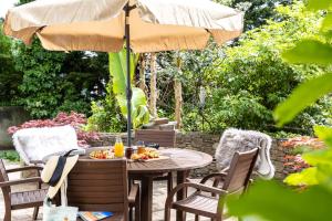 Trade Winds - 4 Bedroom home in Brixham, Free WiFi, Parking & Garden Views