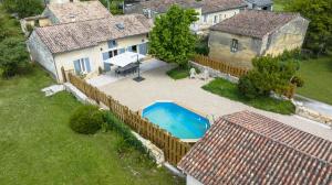 Maisons de vacances L Escale des Vignes GITE proche Saint Emilion Chateau Beynat : photos des chambres