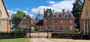 B&B / Chambres d'hotes Chateau de Montpatey : photos des chambres