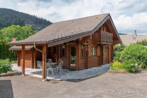 Chalet La Calougeotte, jardin, spa et sauna privés - 4hvězdičkové hotely ve městě Le Ménil
