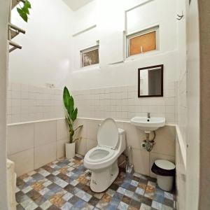 Pukaw Guesthouse with AC,private bathroom,wifi,common kitchen,great loc