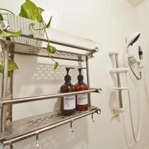 Pukaw Guesthouse with AC,private bathroom,wifi,common kitchen,great loc