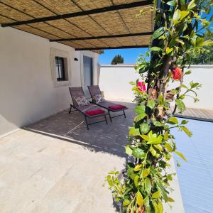 Maisons de vacances Tres joli mazet Piscine privee Beau jardin cloture Entierement privatise 5' a pied du centre : photos des chambres