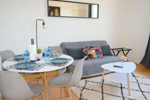 Appartements Scandinave-1mn Aeroport BOURGET/Appt/4 voyageurs/2 lits : photos des chambres