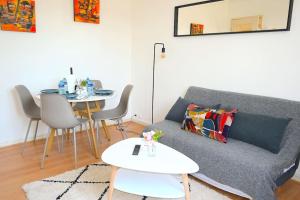 Appartements Scandinave-1mn Aeroport BOURGET/Appt/4 voyageurs/2 lits : photos des chambres