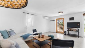 Villa Saini with Sea View