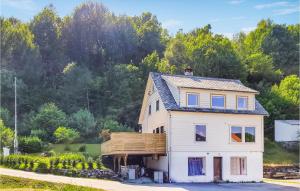 Nice Home In Fitjar With House Sea View