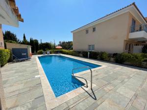 Iris Village Grand Apartment