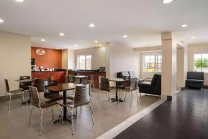 Super 8 by Wyndham Columbus West