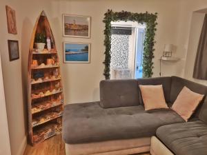 Holiday Place Veli Dvor - vacation house with private garden in old town Punat