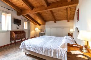 Triple Room room in Casa Isolani - Santo Stefano