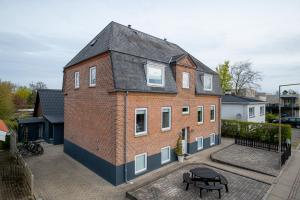 Apartment Sleeps 2 with Free Parking