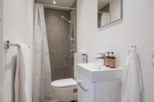 Apartment Sleeps 2 with Free Parking