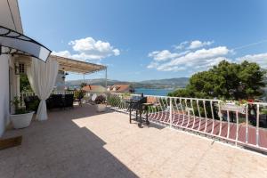 Treno, Luxurious Apartment with Jacuzzi and Sea-View