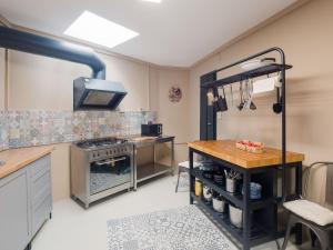Cosy holiday home in Sankt Goarshausen with barbecue